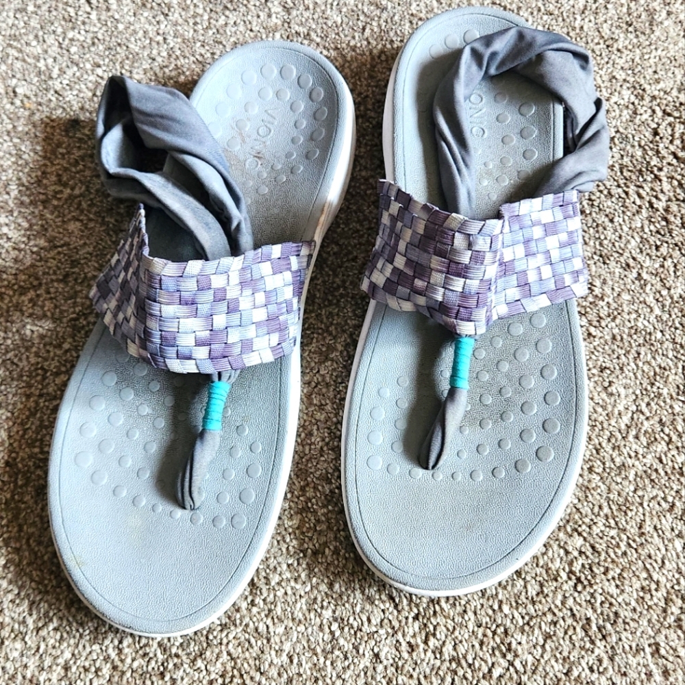Step into Comfort and Style: Vionic Sandals - Size 11W